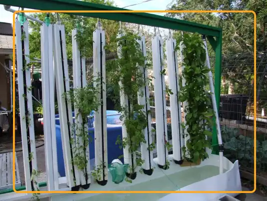 Vertical Grow Towers (Zipgrow) for aquaponic farming (Aquaponic Lynx, Florida, USA). Photo credit: core.ac.uk